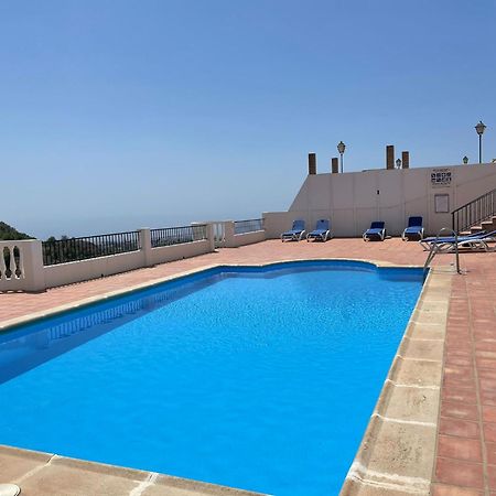 Precioso Apartamento De Dos Plantas Con Vistas Frigiliana Bagian luar foto