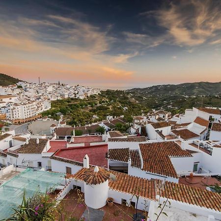 Precioso Apartamento De Dos Plantas Con Vistas Frigiliana Bagian luar foto