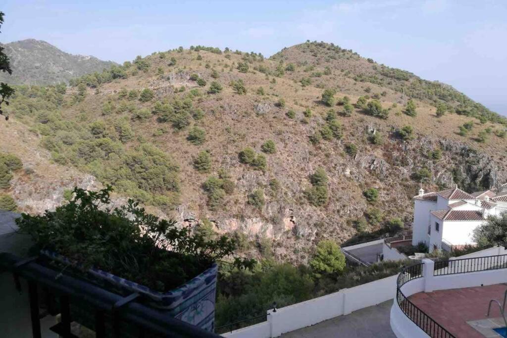 Precioso Apartamento De Dos Plantas Con Vistas Frigiliana Bagian luar foto