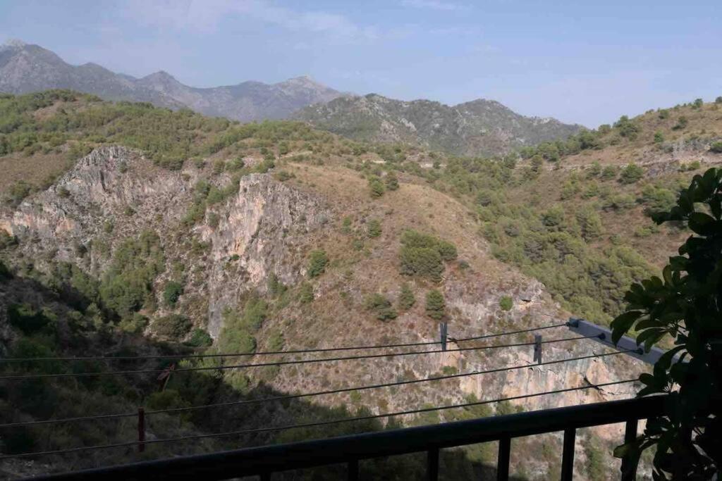 Precioso Apartamento De Dos Plantas Con Vistas Frigiliana Bagian luar foto