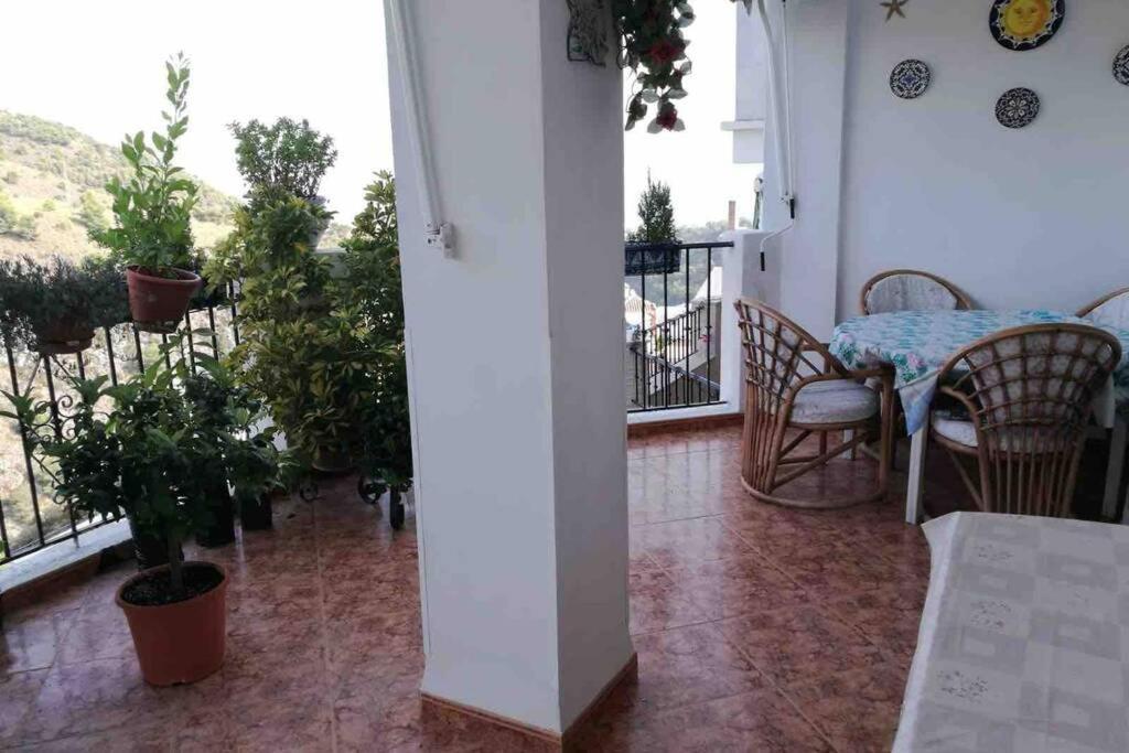 Precioso Apartamento De Dos Plantas Con Vistas Frigiliana Bagian luar foto