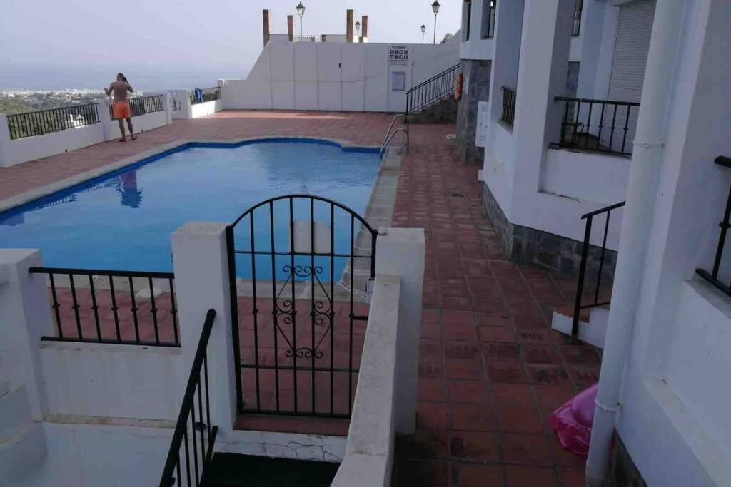 Precioso Apartamento De Dos Plantas Con Vistas Frigiliana Bagian luar foto
