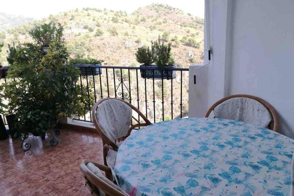 Precioso Apartamento De Dos Plantas Con Vistas Frigiliana Bagian luar foto