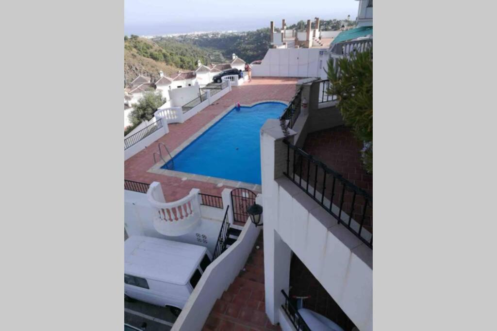 Precioso Apartamento De Dos Plantas Con Vistas Frigiliana Bagian luar foto