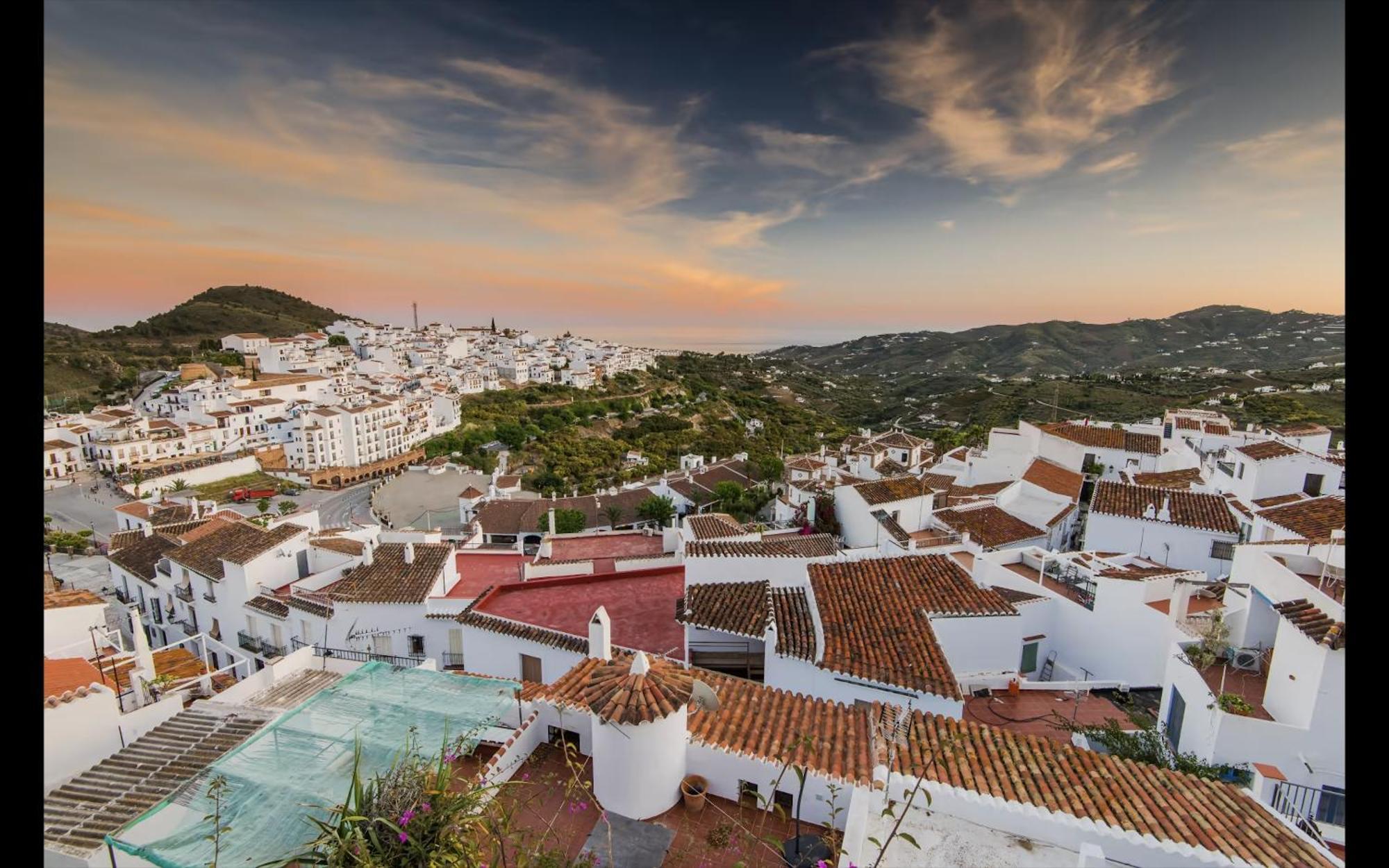 Precioso Apartamento De Dos Plantas Con Vistas Frigiliana Bagian luar foto